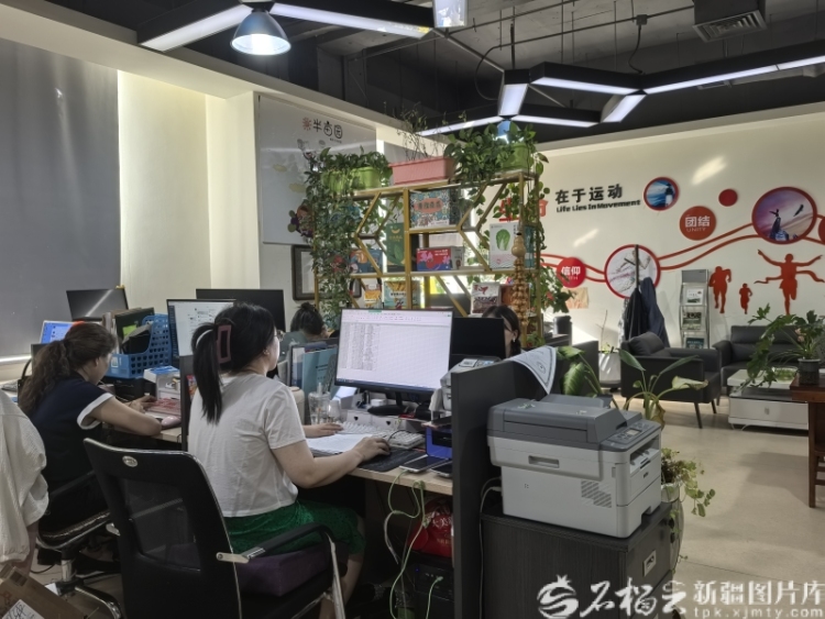 天山观察丨新疆新农人云端“孵”出亿元新赛道