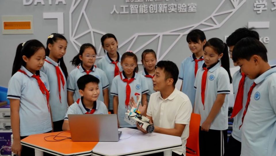 新华视点｜金秋焕新彩 多元校园活动书写成长新篇章