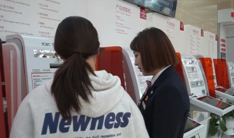 【向最美劳动者致敬】“金融卫士”岳阳——坚守一线 用专业服务谱写劳动赞歌_fororder_微信图片_20250430182321