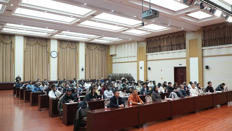 高校学子齐聚宪法日活动  法治文化浸润学子心田