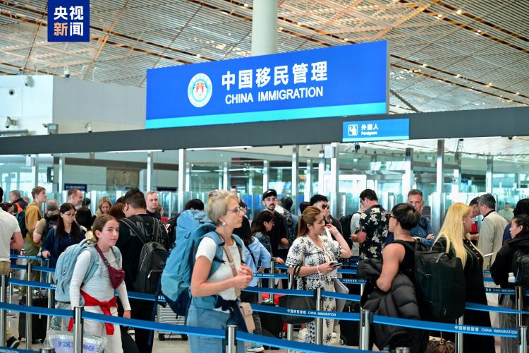 暑运即将结束 北京口岸本年度出入境人员总量已突破1400万人次