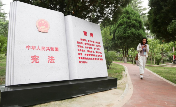 【e法耀隴原】網(wǎng)絡普法“碼”上行:蘭州市西固區(qū)金城公園探索“線上+線下”普法新場域_fororder_圖片3