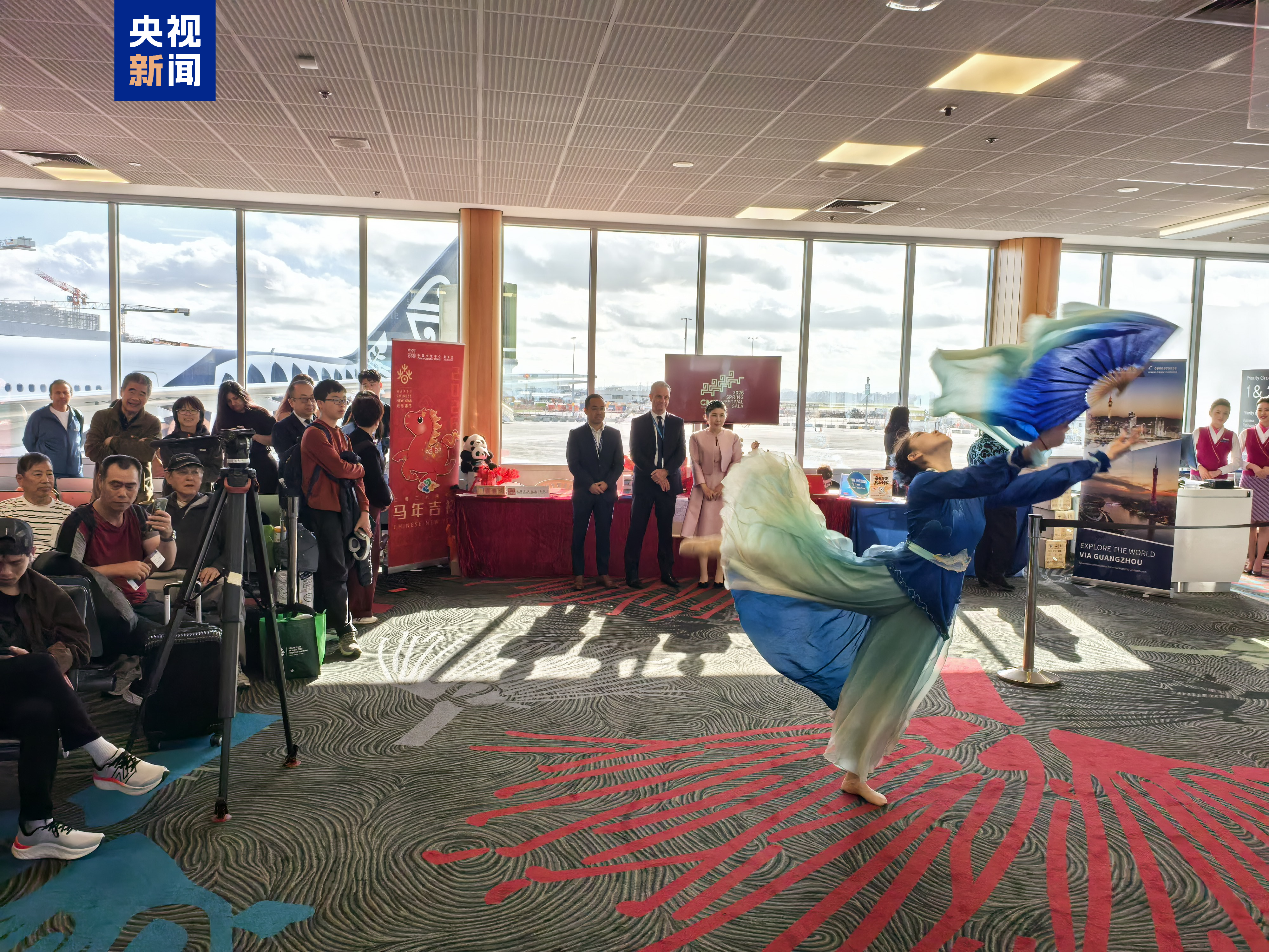 全球看春晚 南半球圈粉！总台春晚宣传片首次亮相奥克兰国际机场