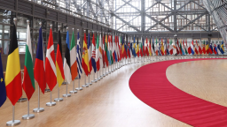 欧洲头条丨从斯德哥尔摩到布达佩斯：援乌账单如何撕裂欧盟_fororder_20251122003010836