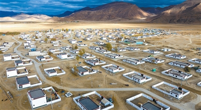 人民日报关注丨西藏定日受灾群众入住新居——“新家亮堂堂，心里暖洋洋”