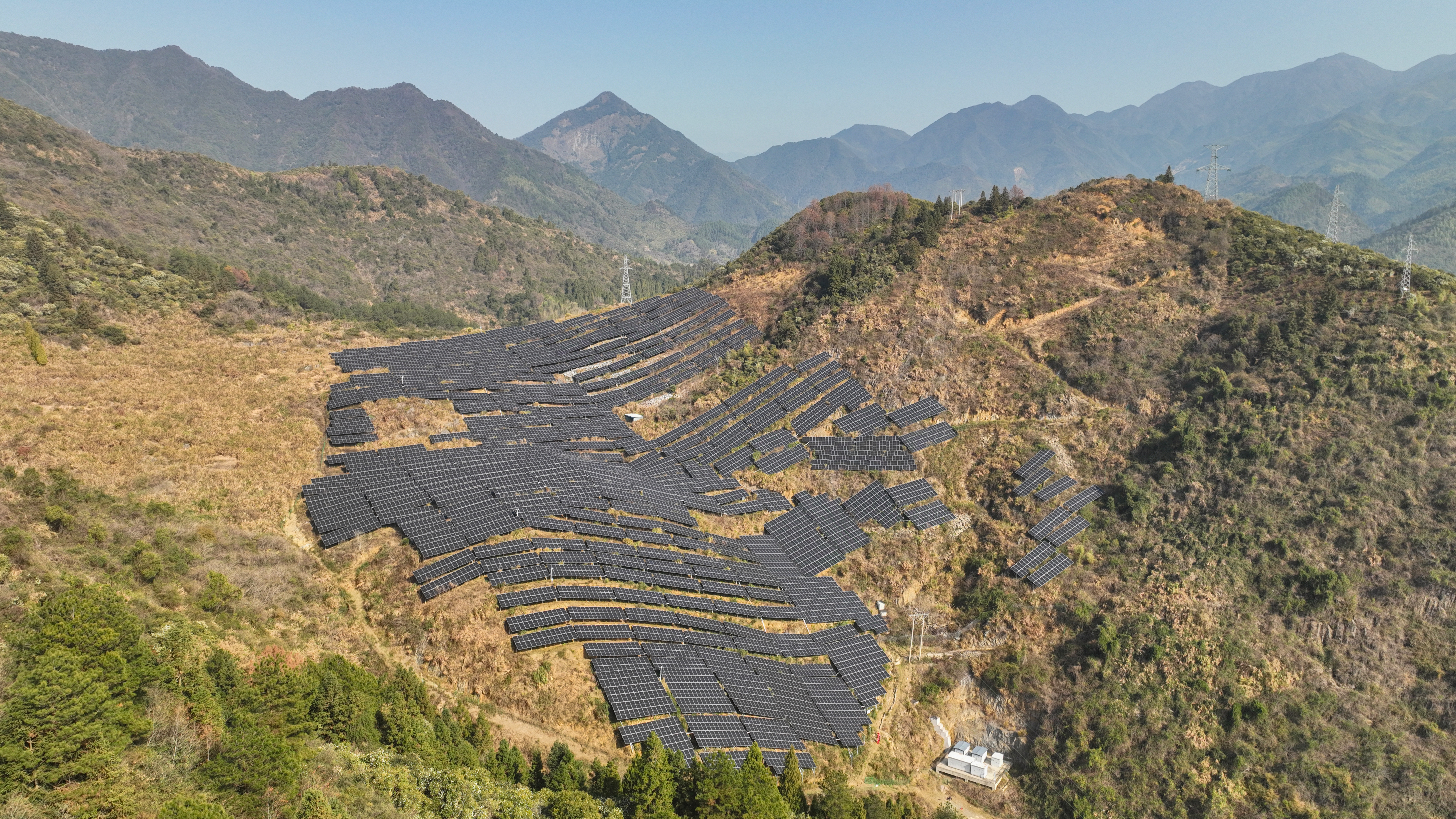 Quzhou, Zhejiang: Ensuring Winter Power Grid Safety—Precision Inspections Build a Robust Regulation and Control Network for Distributed Photovoltaics
