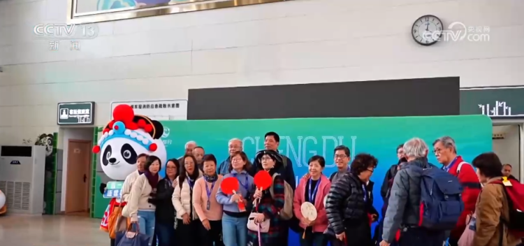 特色专列“出圈”擦亮地方旅游名片 “火车+文旅”打开消费新场景