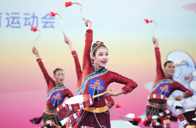 全国少数民族传统体育运动会全天综合:民族风情浓 赛场情谊深