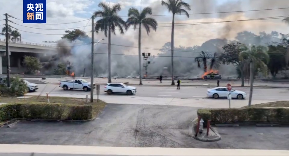 一小型飞机在美国佛罗里达州坠毁 已致3人死亡