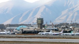 伊朗多地机场恢复运营