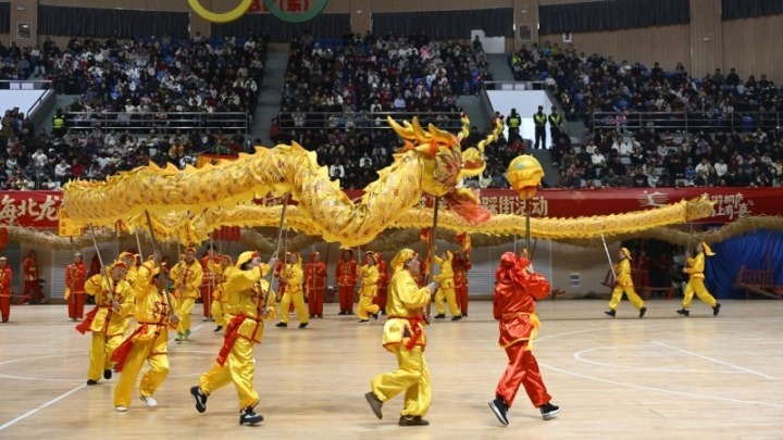'남북이 어우러진' 위안샤오 행사…퉁루 민속 퍼레이드, 현장을 뜨겁게 달구다