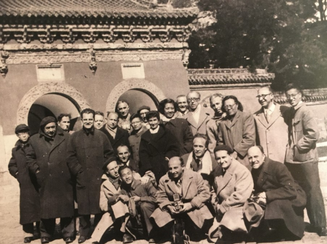 南开学者新著《中意友谊之〈桥〉》发布 见证中意文化交流70载_fororder_1955年意大利文化代表团访华