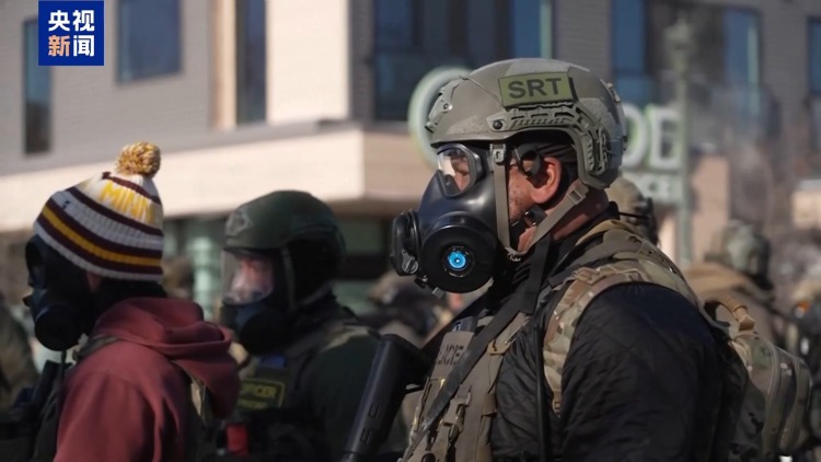 视频丨两条人命激化对立 移民执法行动再度撕裂美国