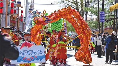 多元业态齐发力 文旅市场热力足_fororder_3982886_an_1746510453260_b
