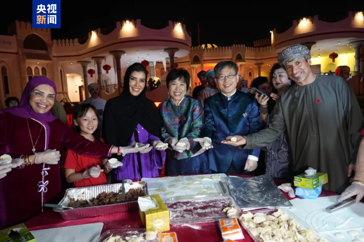 视频丨总台春晚宣传片首次亮相阿曼 中外友好人士欢聚一堂庆新春