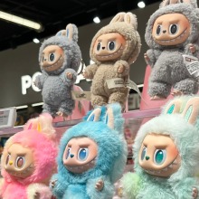 “LABUBU”热潮持续中 外媒称赞中国文化软实力再升级