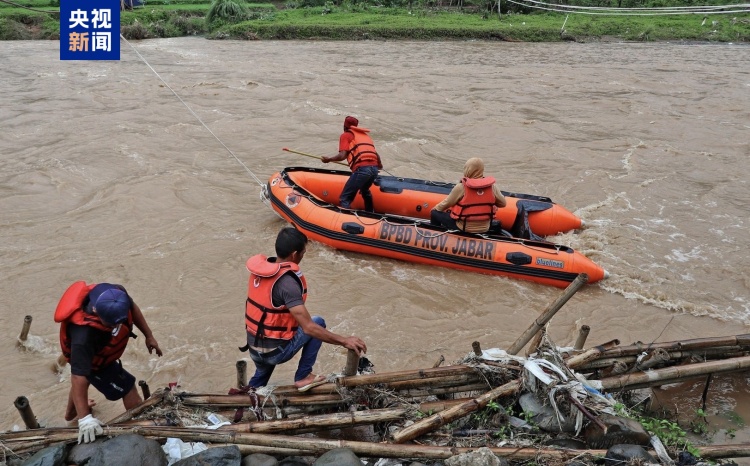 印尼苏门答腊岛山体滑坡灾害已致303人死亡