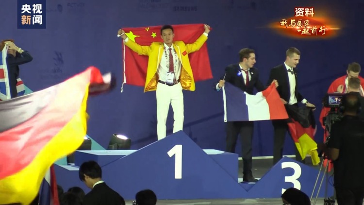 我与国家一起前行丨0.01毫米见真章 他用一杆喷枪征服全世界