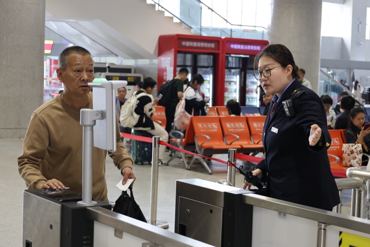 端午假期 内蒙古全区跨区域人员流动量1272.95万人次 同比上升近一成_fororder_交通_1