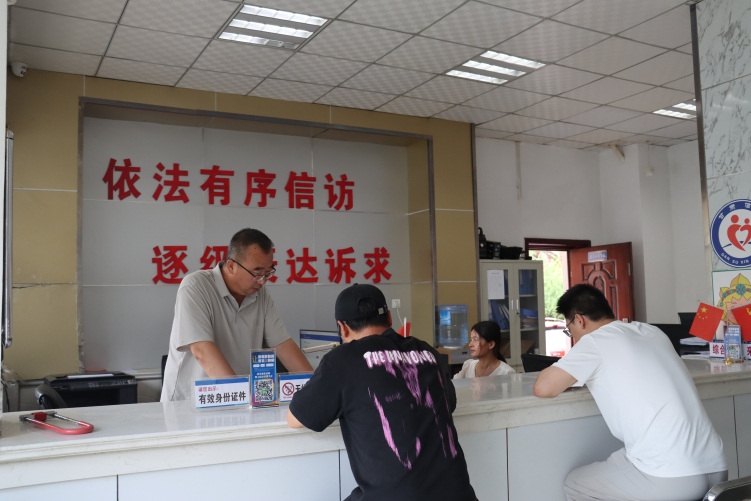 天水清水：听民声解民忧 “开门”办事解锁民生“幸福密码”_fororder_清水县信访局群众来访接待中心.JPG