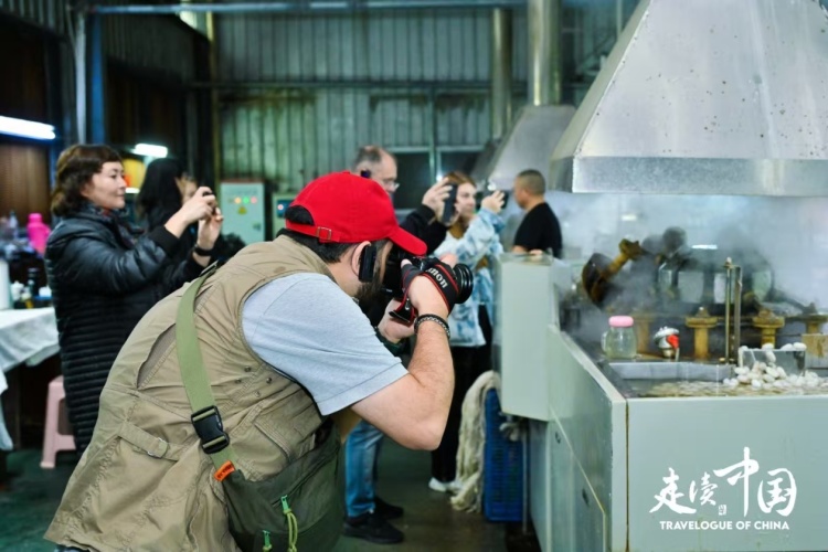 走近石泉池河养蚕故事 外国记者感叹中国乡村振兴新进程