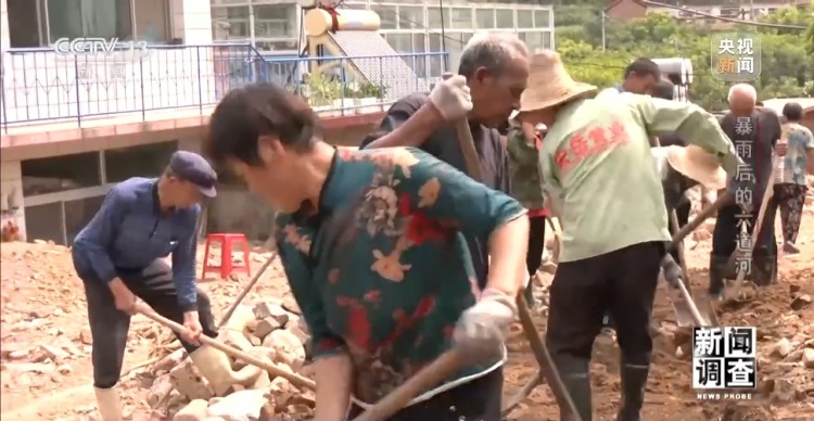 新闻调查丨攀90°绝壁、蹚过激流 救援队抵达河北失联村开展救援