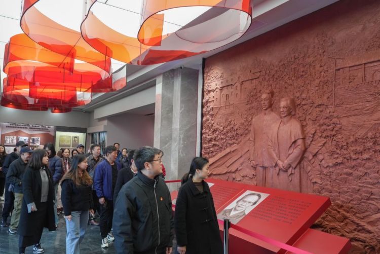 清明祭扫缅怀革命先烈