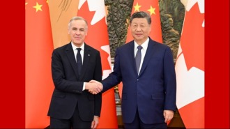 习近平以“四个伙伴”为中加关系发展把脉定向_fororder_时政红底(8)