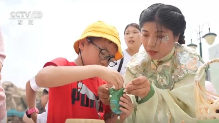 各地文旅不断打造新兴消费场景 “赛事+”融合体验成为假日消费“顶流”