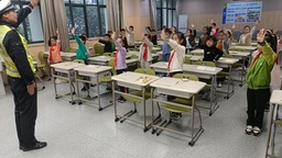 金华交警直属一大队江南中队开展“知危险 会避险”冬季交通安全宣传活动