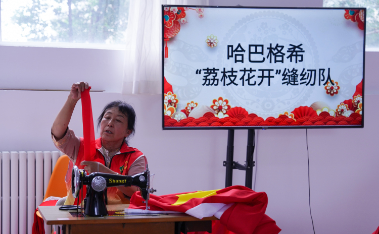 “我为国庆‘缝’国旗”_fororder_微信图片_20250711180328