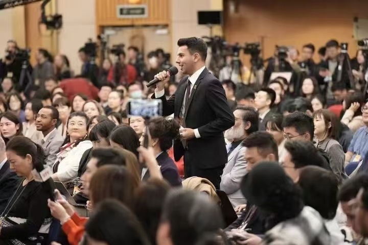 资讯有故事丨中国何以赢得世界信任？外媒驻华记者方浩明这样说→