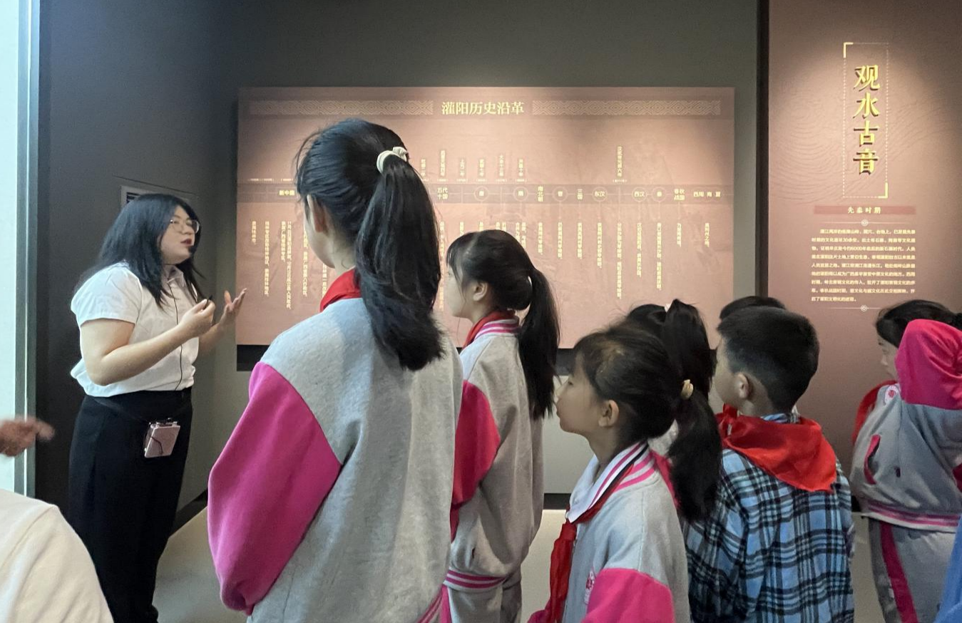 湘桂百名学子共绘民族团结同心圆_fororder_图片2