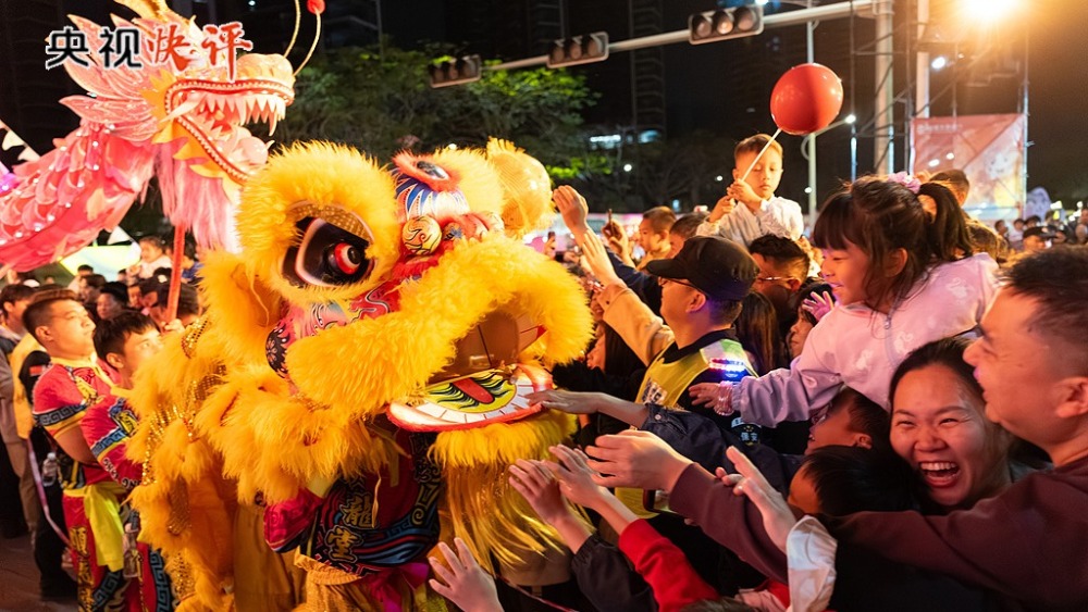 【央视快评】在中国式现代化新征程上策马扬鞭 勇往直前