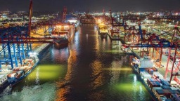 受美关税影响 德国汉堡港对美集装箱吞吐量下降近20%_fororder_20250819082444794