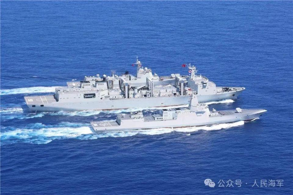 中国海军双航母编队赴远海开展实战化训练