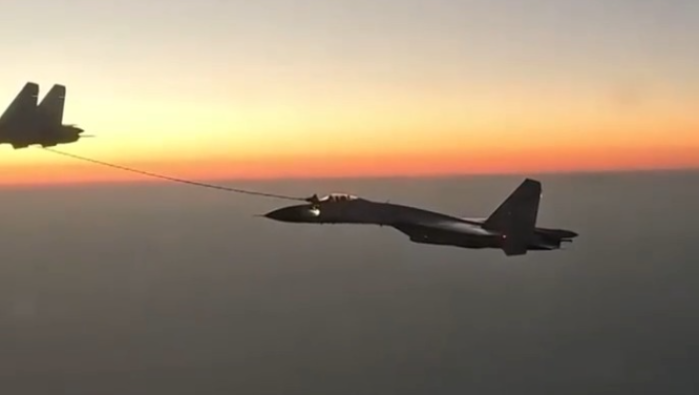 “我们舰载航空兵什么都不怕！” 飞行员紧急升空成功驱离外机_fororder_企业微信截图_1777338747115