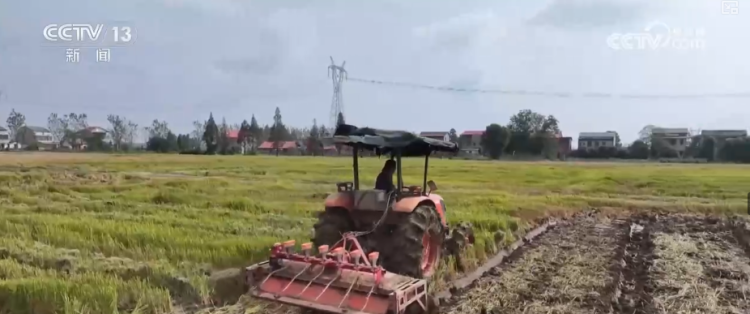 各地精准施策全力以赴高质量播种 “新技术+新设备”让秋冬种更“智慧”