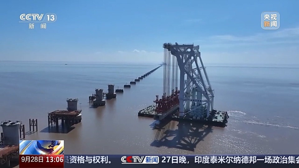 国内最长铁路桥混凝土箱梁成功架设