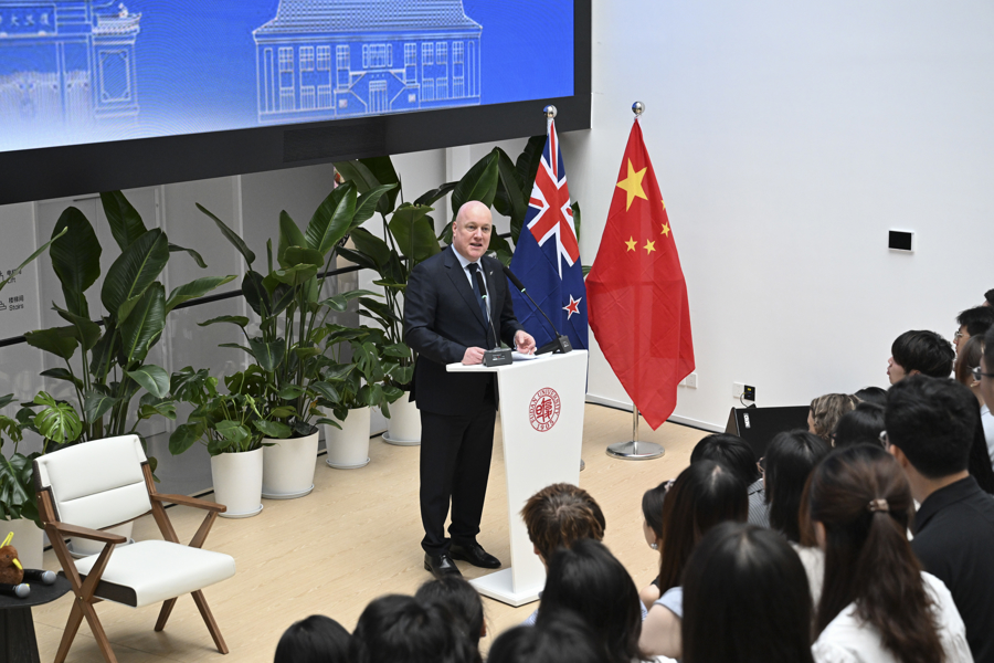 新西兰总理访华首站上海：经贸签约、青年交流与“把好航向”_fororder_l_CB20250619131908961016