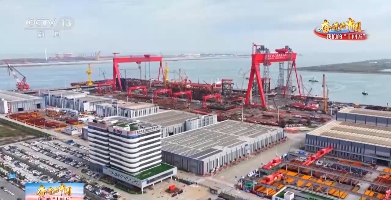 近万吨海上“巨无霸”怎么造？探秘中国首个海洋油气装备“智能工厂”