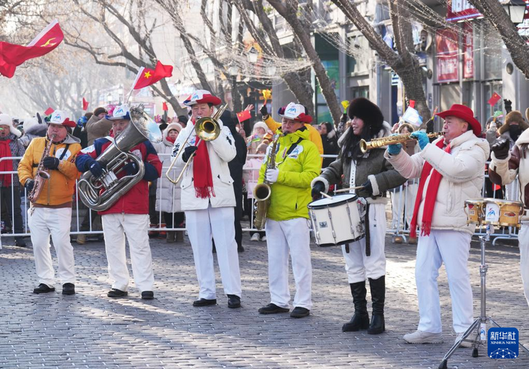第九届亚冬会火炬传递活动在哈尔滨举行