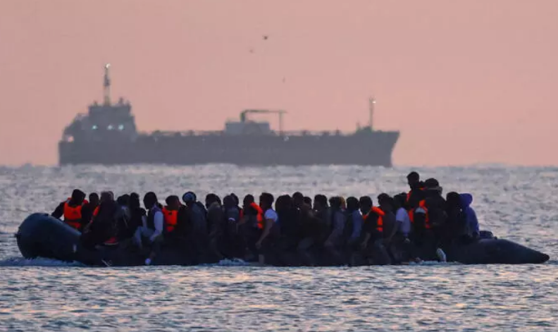 闪评 | 英国政府全面收紧庇护政策 挑战不少 困境仍存