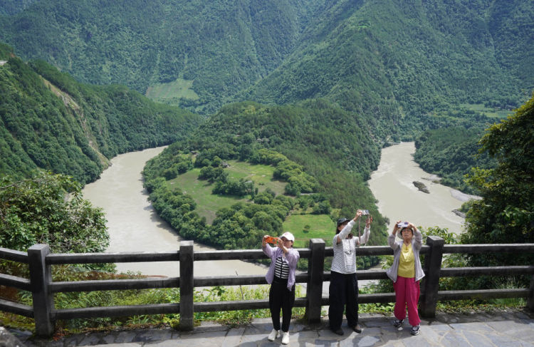 钟华论：一步一步往上走，一程一程向复兴