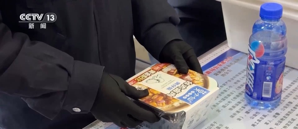 @临行的你 大包小裹别白带！自热锅、发蜡、充电宝等上火车有限制