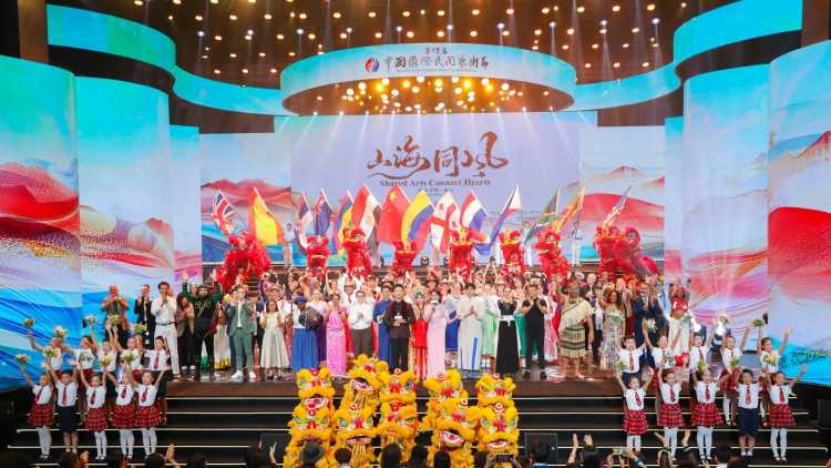 边走边看 | 当塞尔维亚舞步遇上岭南醒狮 13国艺术天团亮相广东