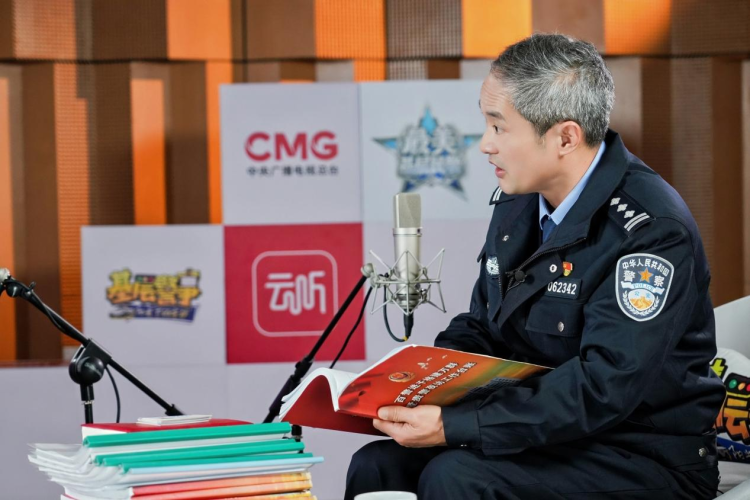 基层警事：流年不改赤子心，藏蓝依旧暖如春