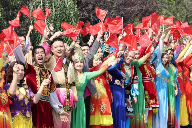 总书记新疆行 | 记者手记：时代面孔里的沧桑巨变