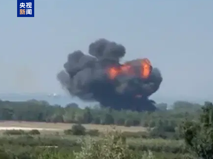 土耳其一F-16战机训练时坠毁 飞行员跳伞逃生