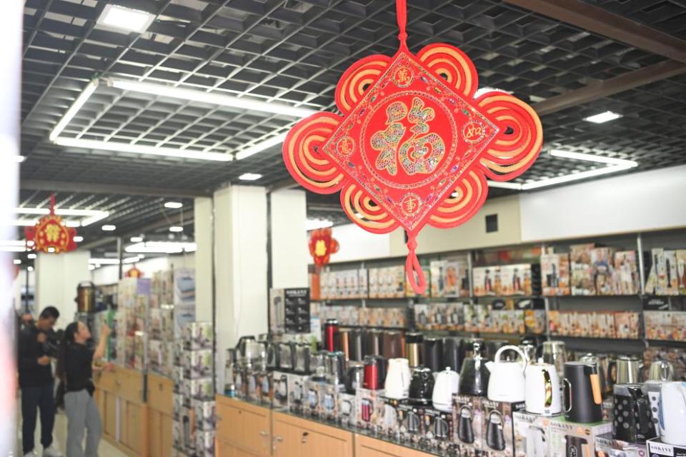 中哈边境行：在中国跨境直播的哈萨克斯坦青年